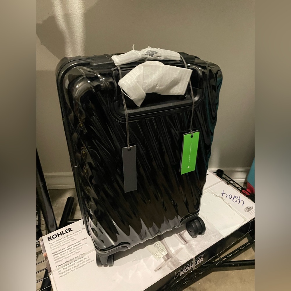 TUMI 19 Degree Polycarbonate International Expandable 4 Wheel Carry On Luggage
